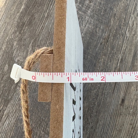 "Love is patient, love is kind" white, slatted wood sign with rope hanger - Picture 5 of 5